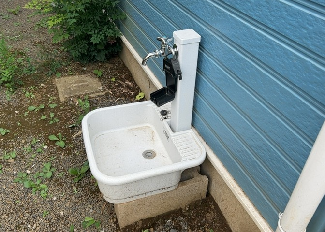 敷地内に散水栓や立水栓があると便利です。水道水を直接利用できるため、水を運ぶ手間を省くことが出来ます。大量の水を必要とする洗車作業や清掃などに役立ちます。その他設備とあわせて、現地でご確認ください。