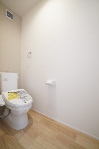 2階はタンク有にすることで非常時にも使用できるようになっています。※類似物件の参考画像です。