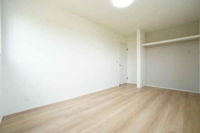 2階7.5帖洋室。シンプルな造りなのでお好きなお部屋の雰囲気に変えられます。※類似物件の参考画像です