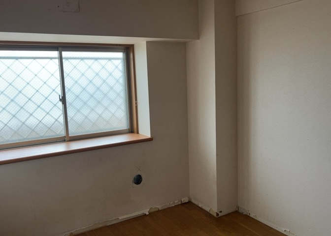 洋室のメリットは重い家具が置きやすく、身の回りが整理しやすいことです。　床がフローリングのため畳とは異なり凹みにくいです。　クローゼットなど収納が豊富で、普段使わない旅行カバンや服の整頓も簡単にです。