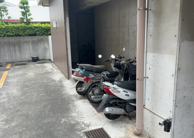 マンションの駐輪場は、事前に空きがあるか確認を取ると安心です。せっかく入居したのに駐輪スペースがない！なんてことになったら大変ですよね。そこで、内見時や購入前にはまず事前に確認しておくと良いでしょう。