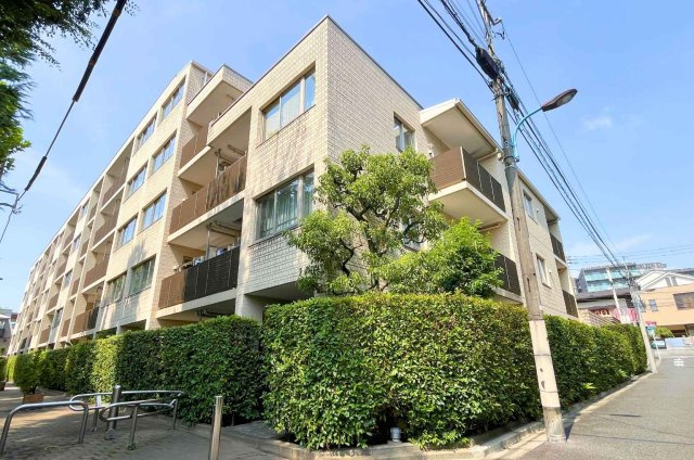 2003年12月築、総戸数75戸のマンションです。