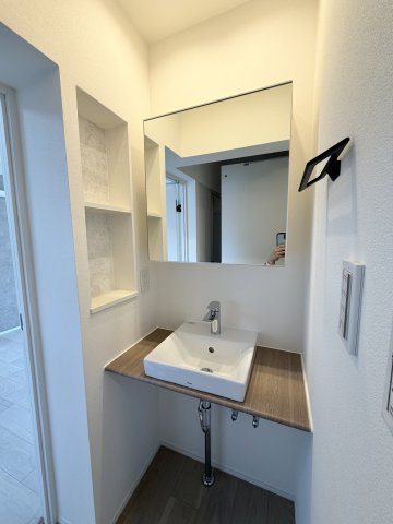 おしゃれな洗面台を新規で取付ました。