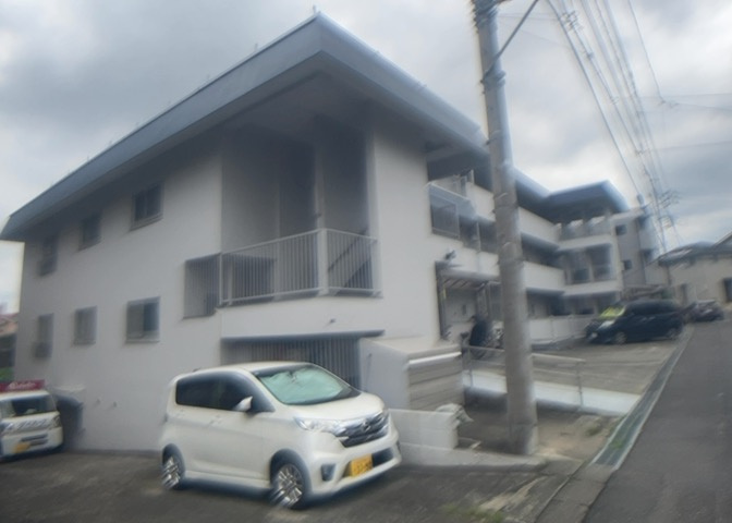 室内の防犯設備もチェックしましょう！モニター付きインターホンが設置されているか、防犯シャッターが設備されているか、ベランダに人が上がってきにくい高さかなどチェックしておくと入居後も安心できるでしょう。