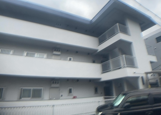 ＲＣ造、Reinforced　Concreteは直訳すると補強されたコンクリートです。主に柱や梁・床・壁が鉄筋とコンクリートで構成おり、鉄筋を組んだ型枠にコンクリートを流し込んで固めたものを指します。