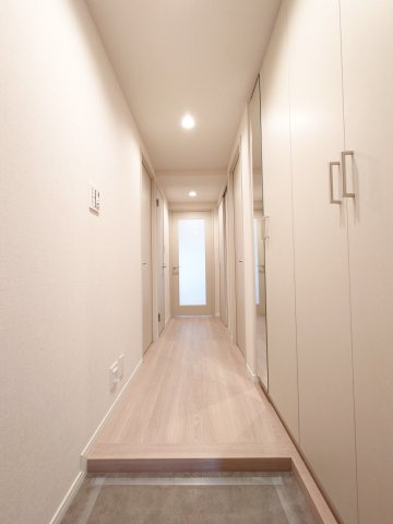【新品】建具、扉、デザインクロス、フローリング、明るいナチュラルデザインです。
