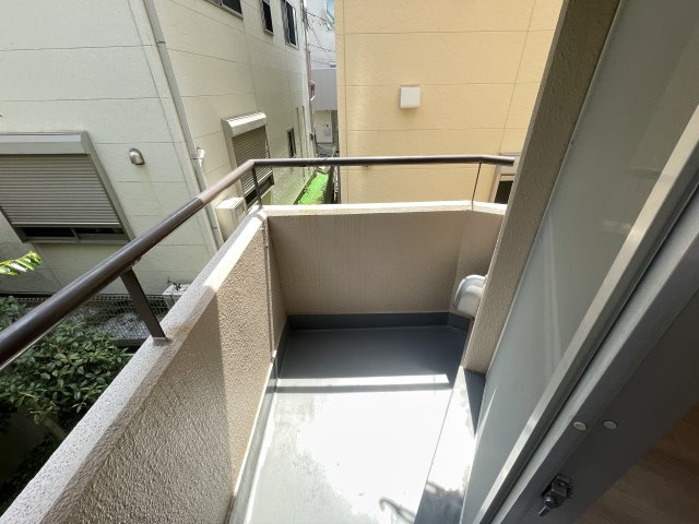 南向きで陽当たり良好のバルコニーです。　