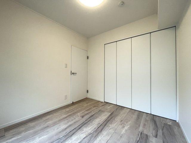 優しい光が降り注ぐ寝室。　