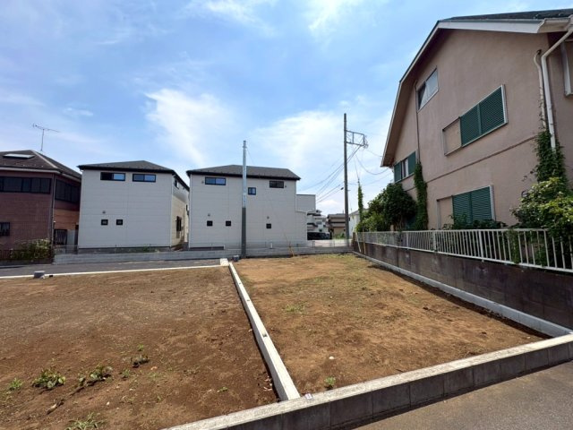 ■D区画　■自由設計で理想の住まいを実現できる注文住宅用地！　■現地と合わせて当社施工現場のご見学も可能です！　■花田小学校まで徒歩2分(約160ｍ)・中央中学校まで徒歩15分（約1200ｍ）