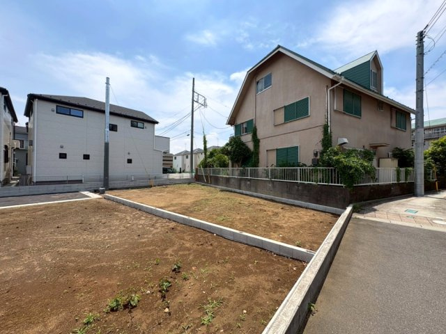 ■D区画　■自由設計で理想の住まいを実現できる注文住宅用地！　■現地と合わせて当社施工現場のご見学も可能です！　■花田小学校まで徒歩2分(約160ｍ)・中央中学校まで徒歩15分（約1200ｍ）