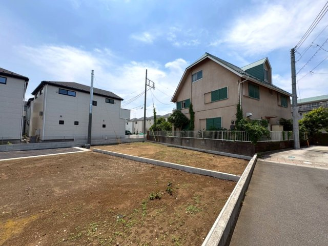 ■D区画　■自由設計で理想の住まいを実現できる注文住宅用地！　■現地と合わせて当社施工現場のご見学も可能です！　■花田小学校まで徒歩2分(約160ｍ)・中央中学校まで徒歩15分（約1200ｍ）