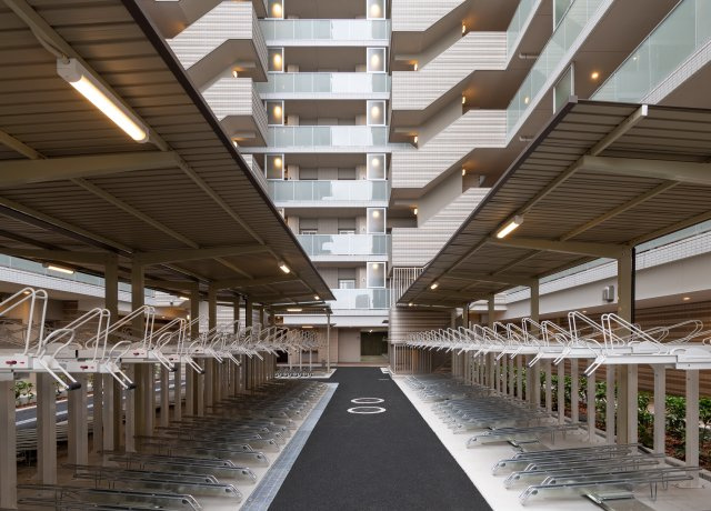 【自転車駐輪場】　雨の日でも安心な屋根付きの自転車駐輪場