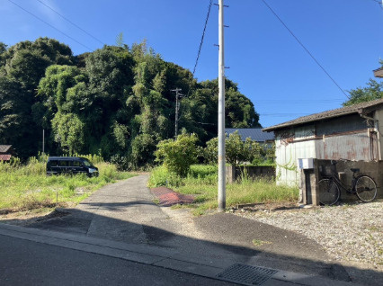 周囲には自然が広がり、高い建物がなく開放感があります。