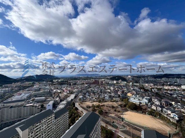 南西向きで、淡路島や明石海峡大橋まで見渡せます♪
