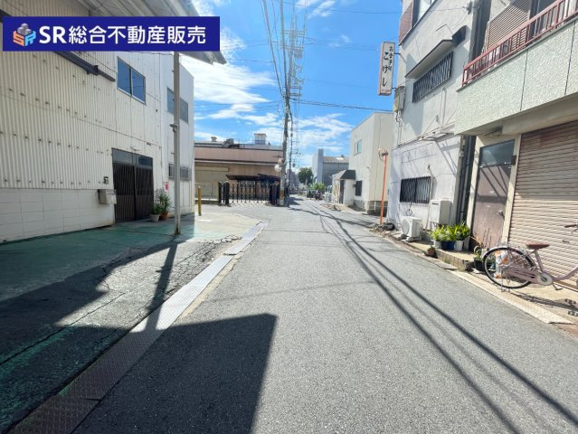 前面道路含む現地写真です
