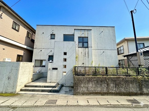 玄関側は静かで落ち着いています