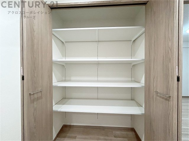 棚付き収納スペース