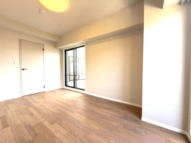 約7.2帖の洋室　この部屋にも大容量のウォークインクローゼットがございます。