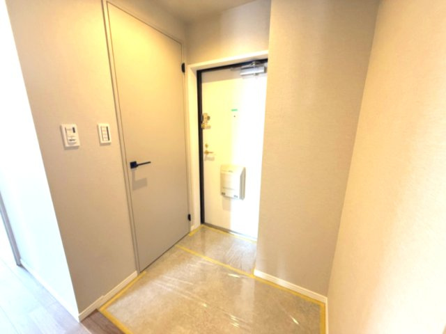 フラット設計の玄関　シューズインクロークもございます。