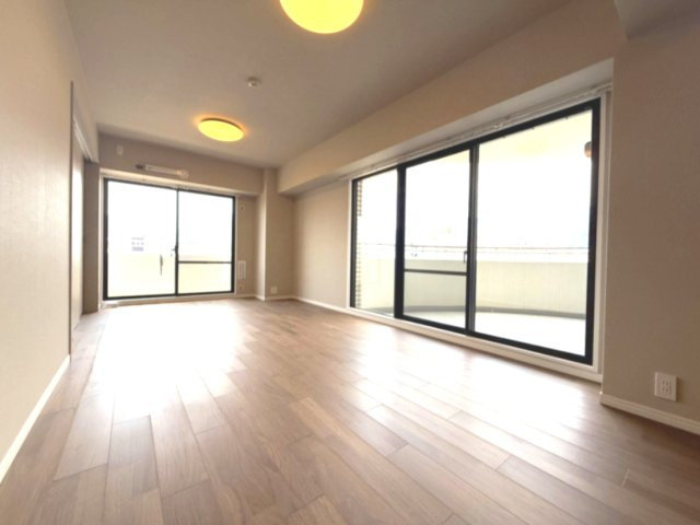 約18.5帖のLDK　北西の角部屋の二面採光