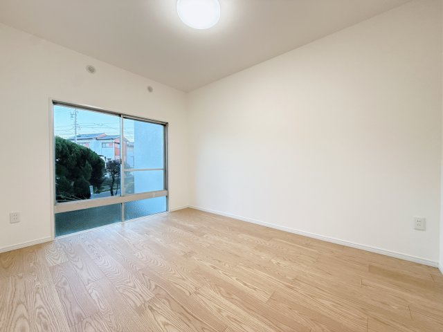 北側洋室です。　6帖