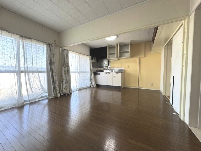 リビングにはたくさんの太陽が降り注ぎ、爽やかな住空間を演出できます。