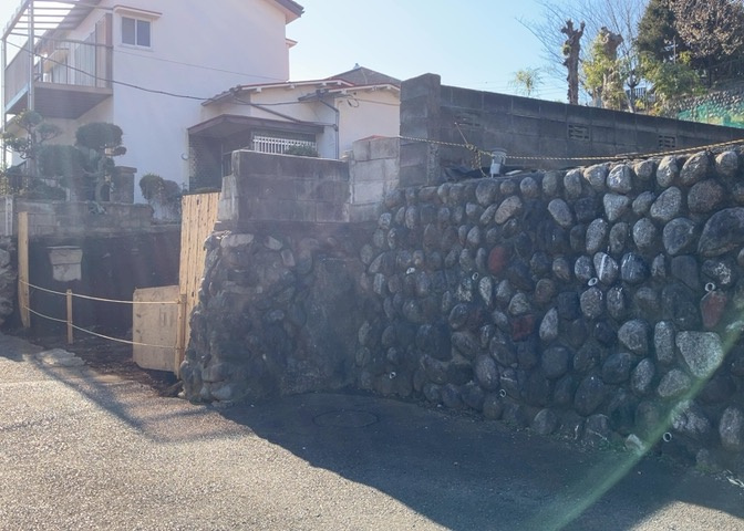隣家の土地はどうなっているのか、生活利便施設が近くにあるのか、学校まで近いかなど、お客様のライフスタイルにあわせたイメージが重要です。また、近くにあると困る施設が近くにないかも確認するといいでしょう。