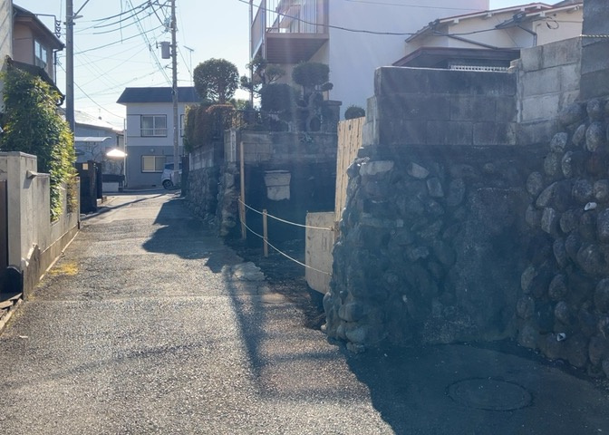 家を建てる前提で土地を探している場合、地盤の丈夫さは譲れない条件の一つです。地盤が脆弱だと追加工事が必要となります。また、過去に地盤沈下や液状化現象を起こした土地は、できるだけ避けた方がいいでしょう。