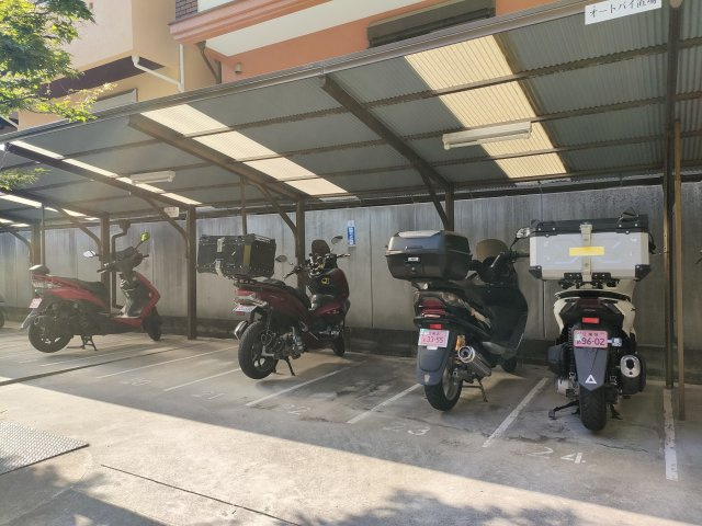 【バイク置き場】