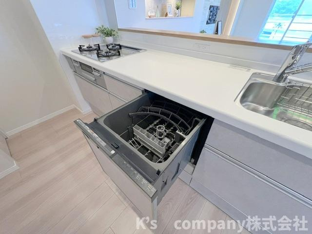 家事の負担を軽減してくれる食器洗い乾燥機付き☆
