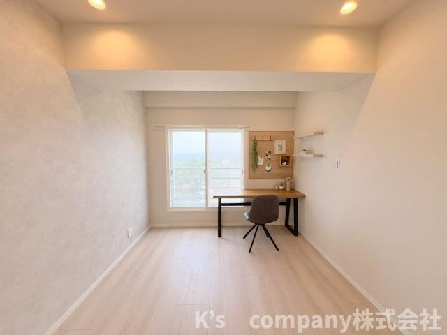 洋室7.4帖◇書斎や趣味のお部屋などにもお勧めのお部屋です◇