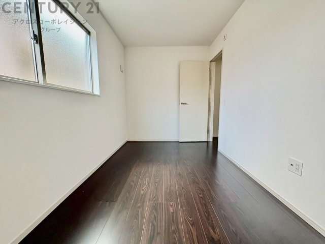 子供部屋…創造性や成長を促す遊びの空間を提供。学習や趣味に集中できる環境を整えます。個別のプライベートスペースは自己表現と自立心を育み、心地よい睡眠環境を整えリラックスできる場所を提供。