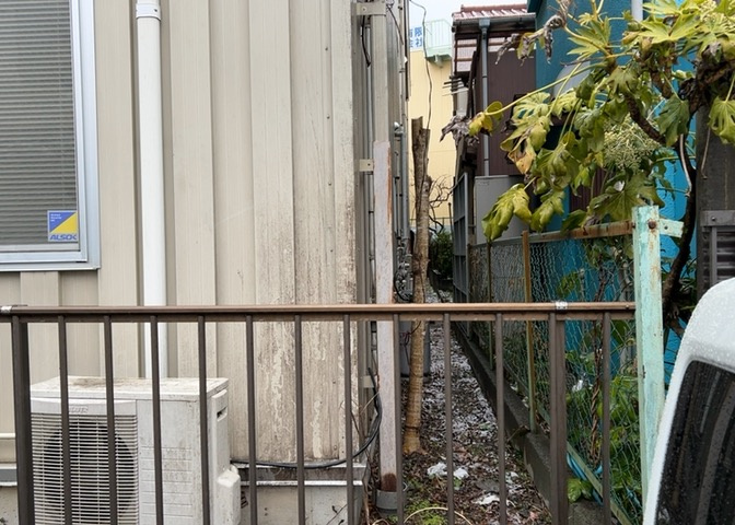 土地の形が極端に長細かったり、狭小地、あるいは道路との高低差がある傾斜地だった場合、後々売ろうとしても買い手がつかない場合もあります。後々、売却することになった時に価値の下がらない土地を選びましょう。
