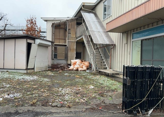 土地を買う際、住む地域の自治体や福祉の補助制度にも注目してみましょう。子供や老人の医療補助やゴミ出しのルールなど、自治体によってルールに大きな違いがあるため、暮らしやすい土地で判断するとよいでしょう。