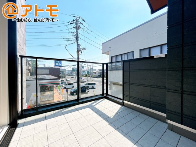 やっぱり助かる広々バルコニー♪お布団や洗濯物を干せるのはもちろん、広々としたバルコニーで少しでも家事を楽ちんに！