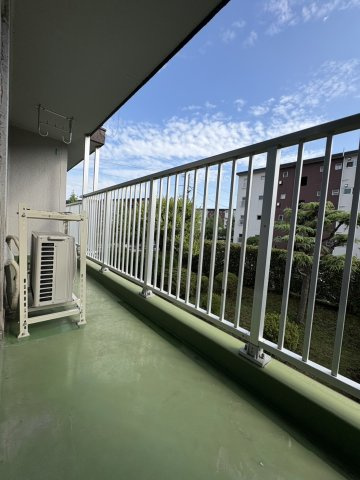 和室・4.8帖の洋室・5.0帖の洋室につながっているバルコニーにです。
