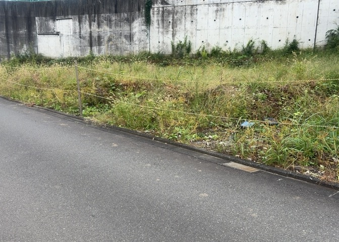 土地を買う際、住む地域の自治体や福祉の補助制度にも注目してみましょう。子供や老人の医療補助やゴミ出しのルールなど、自治体によってルールに大きな違いがあるため、暮らしやすい土地で判断するとよいでしょう。