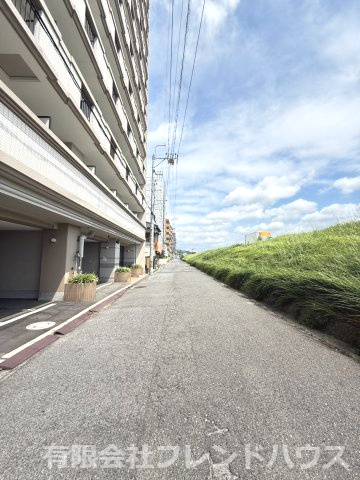 外観含む前面道路
