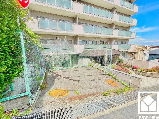 トイレは温水洗浄便座付きなので、季節を問わずいつでも温かい便座をお使いいただけます。