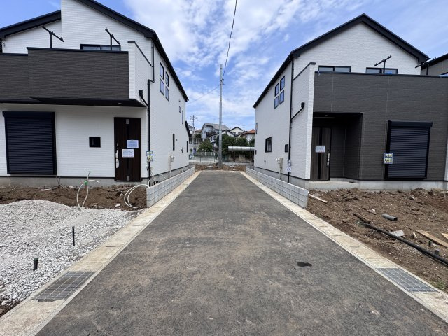 中央開発道路・幅員約5ｍ