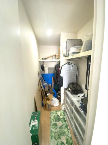 6帖洋室にあるウォークインクローゼット