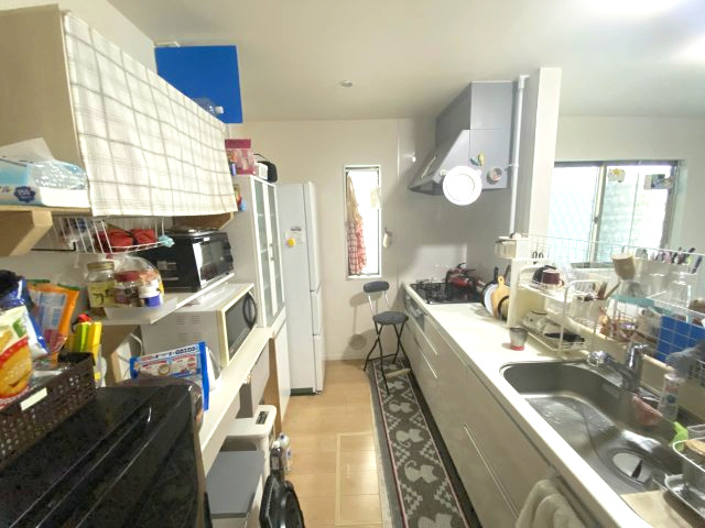 リビングが見渡せる対面キッチン