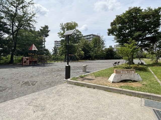 B棟の隣にある、諏訪第二公園