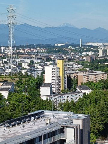 バルコニーからの眺望です。天候、季節条件により富士山を望むことが出来ます。