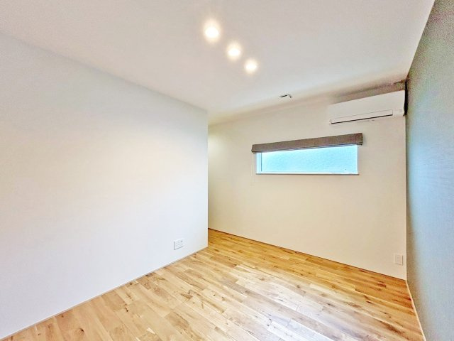 WIC付き6帖寝室。収納家具が不要なので、ベッドなどを置いてもゆとりがあり、広々と快適に過ごせます。