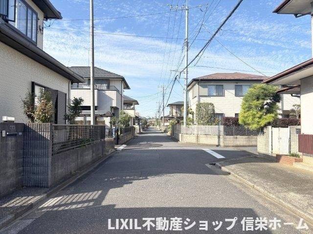 南側から見た前面道路