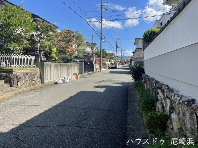 前面道路　約6ｍあり、車の出し入れもラクラク！