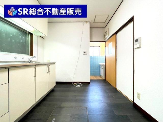 ダイニングテーブルも置けるスペースがございます！