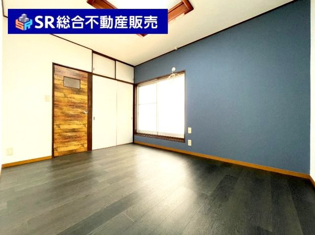 バルコニーに面した明るい洋室です！
