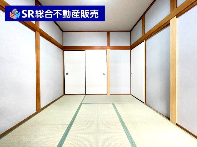 ダイニングキッチンへの動線も良く使いやすい和室です！